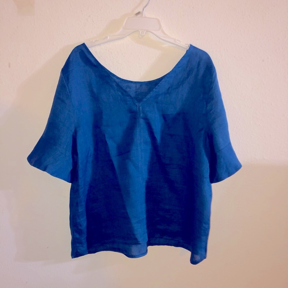 Antonio Melani beautiful blue Scoop neck , tee, top, pullover style
